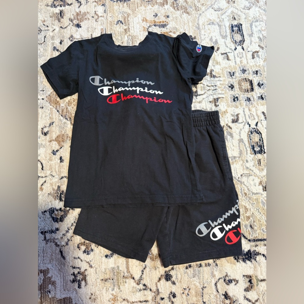 Champion Boys outfit Size Small